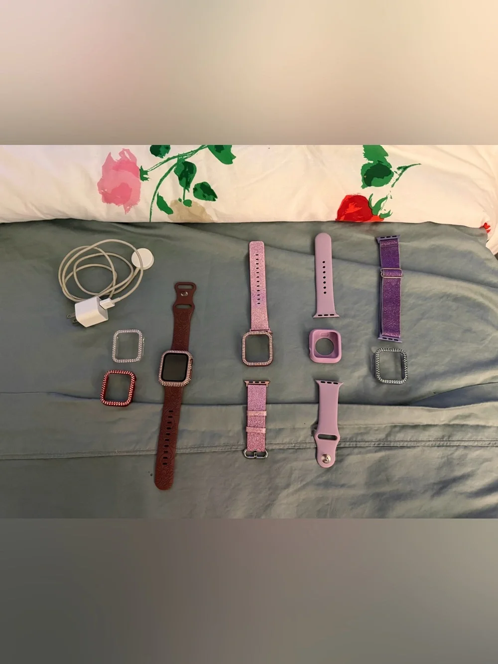 Apple Watch Gold Series 4 16GB with Original Charger & Watch Covers & Bands